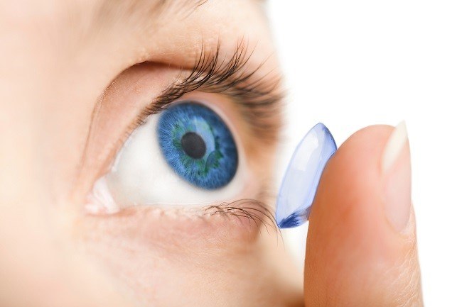 Here's How to Care for Contact Lenses Correctly - Alodokter