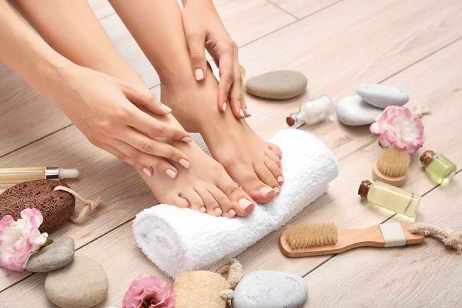 6 Manfaat Manicure Pedicure bagi Kesehatan - Alodokter