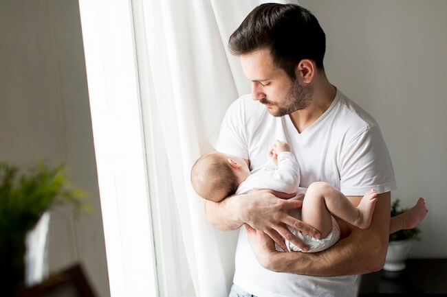 Ayah Juga Mengalami Baby Blues? Yuk, Kenali Gejala dan Cara Mengatasinya - Alodokter