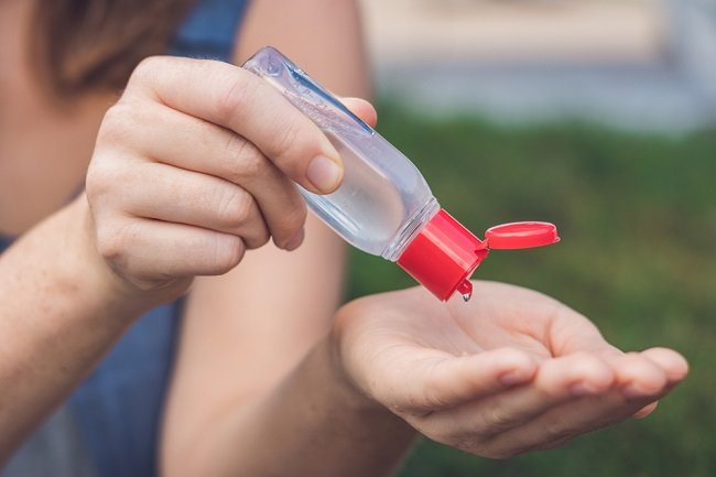 Benarkah Hand Sanitizer Bisa Dibuat Sendiri dan Bagaimana Keamanannya? - Alodokter