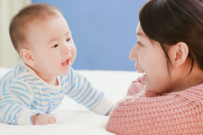 Penyebab Anak Terlambat Bicara dan Cara Mengatasinya - Alodokter