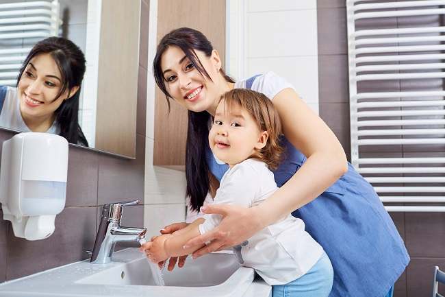 Kebiasaan Ini Bisa Hindarkan Anak dari Flu saat Musim Hujan - Alodokter