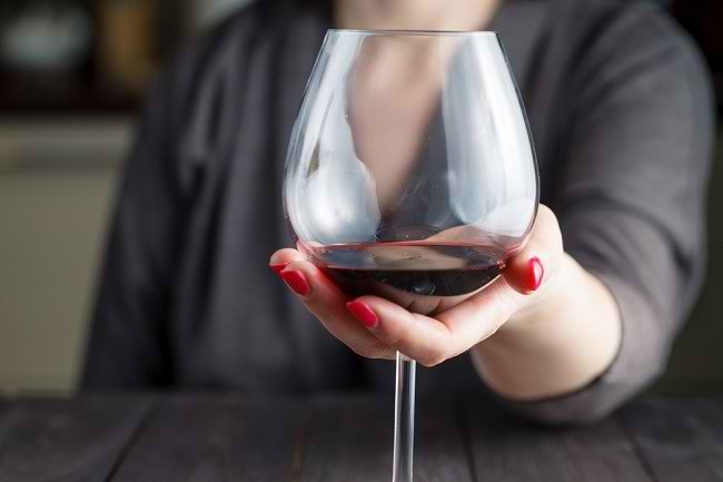 Kenali Bahaya Minum Wine bagi Kesehatan - Alodokter