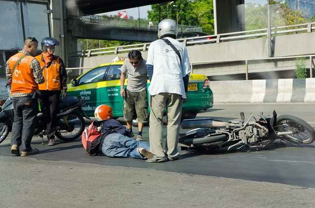 Pertolongan Pertama pada Kecelakaan Kendaraan Bermotor - Alodokter