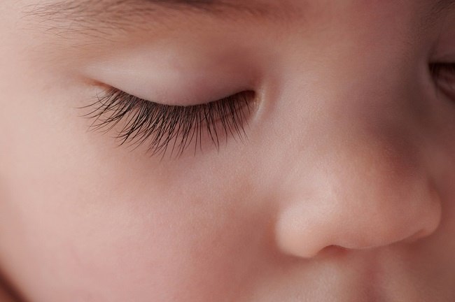 Benarkah Ludah Basi Bisa Melentikkan Bulu Mata Bayi? - Alodokter