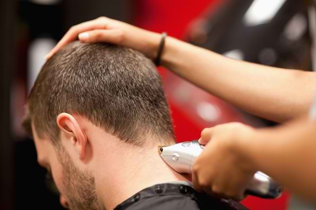 Perhatikan Hal-hal ini saat Mencukur Rambut - Alodokter