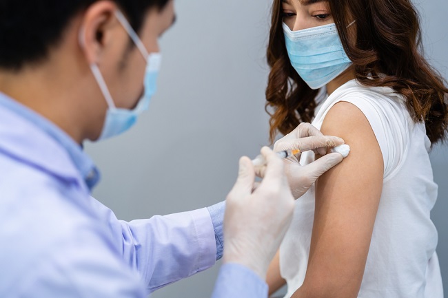 Fakta Seputar Vaksinasi Selama Puasa - Alodokter