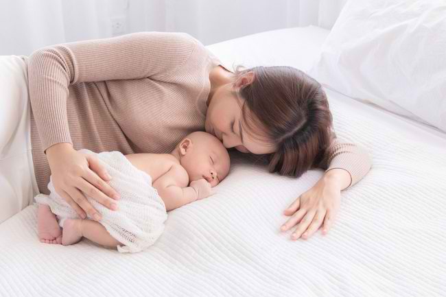 Masih Bingung dengan Cara Menidurkan Bayi, Cari Tahu di Sini - Alodokter