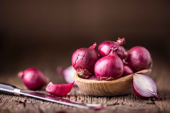 Tak Hanya Gurih, Ini 5 Manfaat Bawang Merah untuk Kesehatan Tubuh - Alodokter