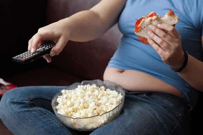 Woman,Snacking,And,Zapping.