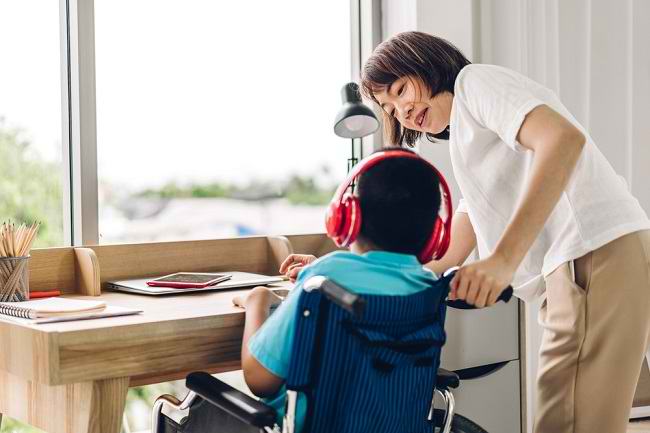 Cara Merawat dan Mendampingi Anak Disabilitas Fisik - Alodokter