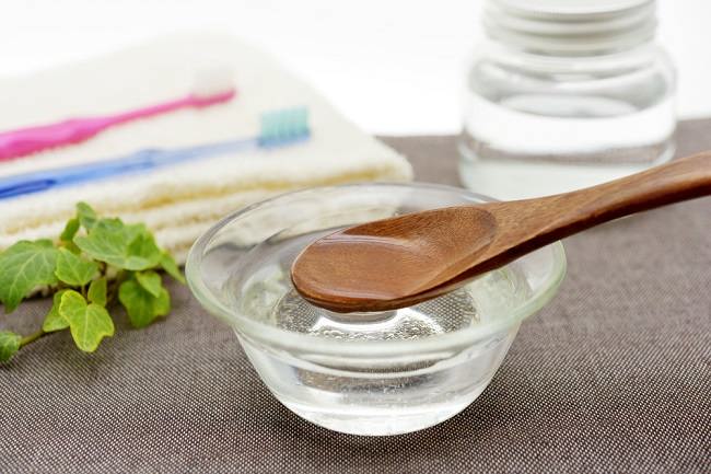 5 Manfaat Oil Pulling untuk Kesehatan Gigi dan Mulut - Alodokter