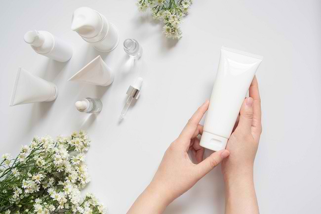 5 Kandungan Skincare yang Tidak Boleh Dipakai Bersamaan - Alodokter