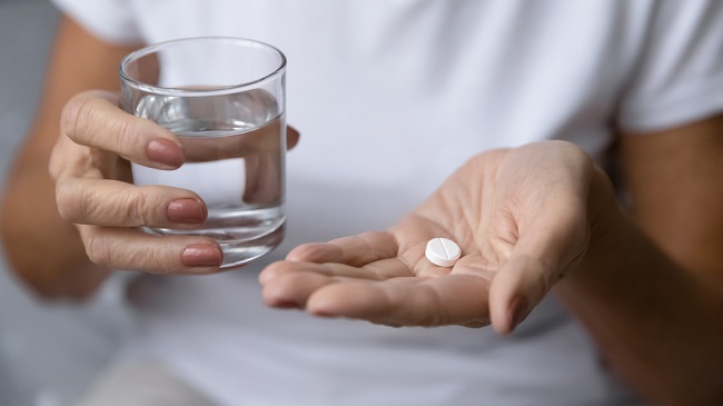 Close,Up,Mature,Woman,Hands,Hold,Pill,And,Glass,Of