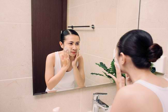 Tips Memilih Sabun untuk Kulit Sensitif - Alodokter