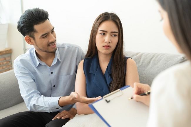 Memiliki Pasangan dengan Gangguan Jiwa? Ini yang Perlu Dilakukan - Alodokter