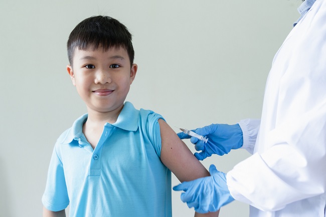 Penyebab Demam Setelah Vaksinasi pada Anak dan Cara Mengatasinya - Alodokter