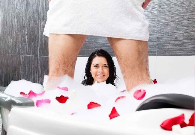 Variasi dan Bahaya Seks di Kamar Mandi - Alodokter