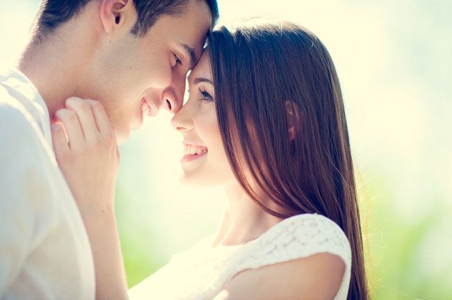 Ciuman yang Merangsang, Kenali Fakta dan Manfaatnya - Alodokter