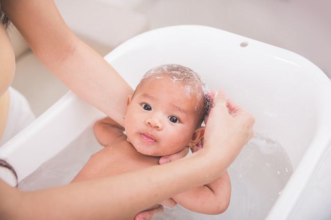 Penyebab dan Penanganan Jerawat Bayi - Alodokter