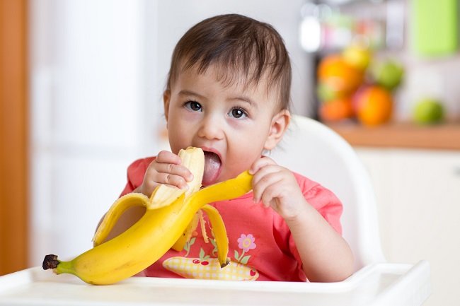 Mengapa Pisang Tidak Dianjurkan Diberikan sebelum Usia Bayi 6 Bulan? - Alodokter