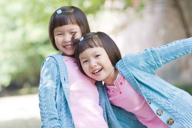 3 Cara Mendapatkan Anak Kembar dan Faktor Pendukungnya - Alodokter
