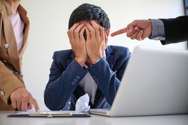Membangun Benteng Keluarga: Strategi Komprehensif Mencegah Bullying dan Menguatkan Kesehatan Mental Anak-Remaja Membangun Benteng Keluarga: Strategi Komprehensif Mencegah Bullying dan Menguatkan Kesehatan Mental Anak-Remaja