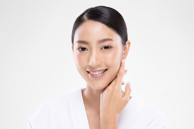 7 Cara Membuat Wajah Glowing dengan Bahan Alami - Alodokter