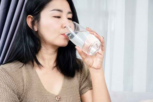 Fakta Minum Air untuk Mengatasi Cegukan - Alodokter