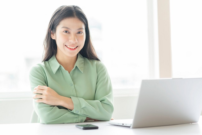 Tips Tetap Semangat dan Menjaga Kesehatan Saat WFO - Alodokter