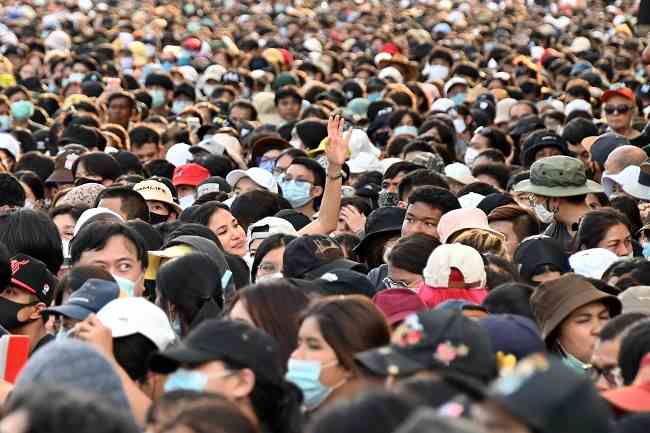 Wajib Tahu, Ini Cara Menyelamatkan Diri dari Kerumunan Kacau - Alodokter