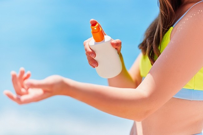 Yuk, Ketahui Cara Reapply Sunscreen yang Tepat - Alodokter