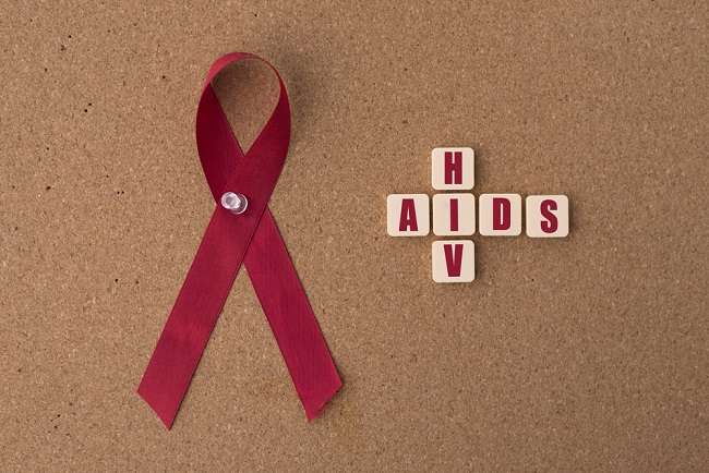 Ketahui Perbedaan HIV dan AIDS yang Sering Dikira Sama - Alodokter
