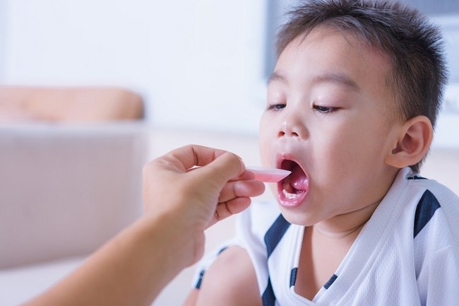 Cara Memilih Obat Sirup Demam Anak dan Kapan Obat Perlu Diberikan - Alodokter