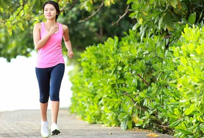 Brisk Walking, Olahraga Kardio yang Punya Banyak Manfaat - Alodokter