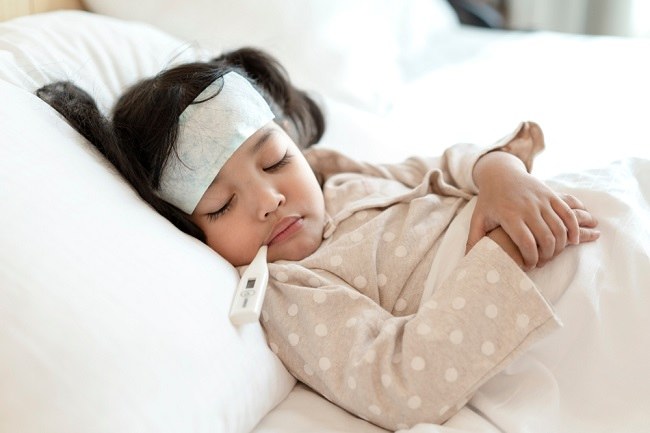 6 Effective Ways to Overcome a Child's Fever at Night