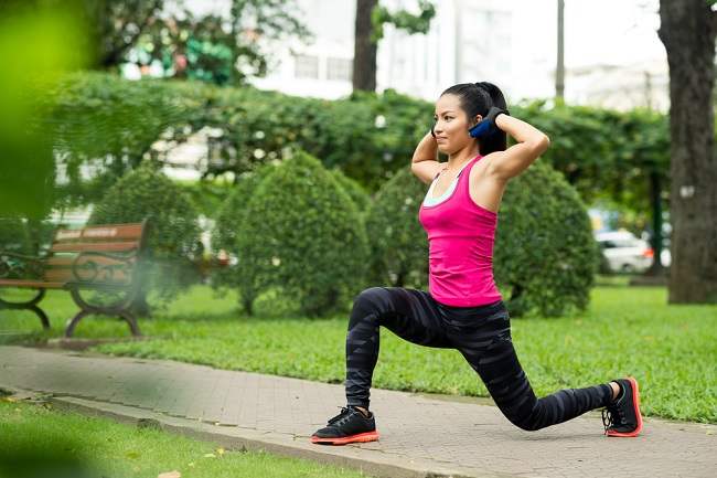 Lunges, Ketahui Manfaat dan Cara Melakukannya dengan Benar - Alodokter