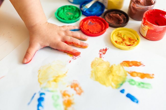 Finger Painting, Ide Aktivitas Anak yang Kaya Manfaat - Alodokter