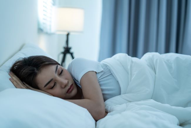 Mengapa Anda Tidak Boleh Tidur Dengan Rambut Basah? Mengapa Anda Tidak Boleh Tidur Dengan Rambut Basah?