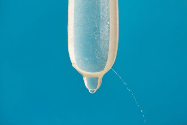 Ciri-Ciri Kondom Bocor dan Hal yang Harus Dilakukan jika Mengalaminya - Alodokter