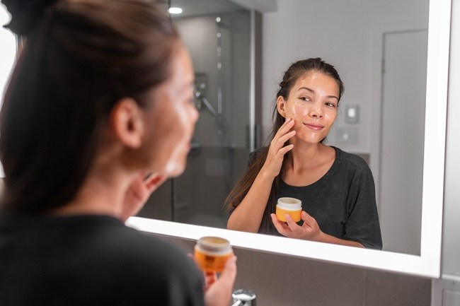 Exfoliating Gel untuk Wajah yang Bersih Bersinar - Alodokter