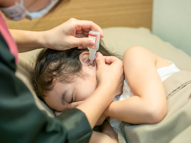 6 Obat Tetes Telinga Anak yang Aman dan Efektif - Alodokter