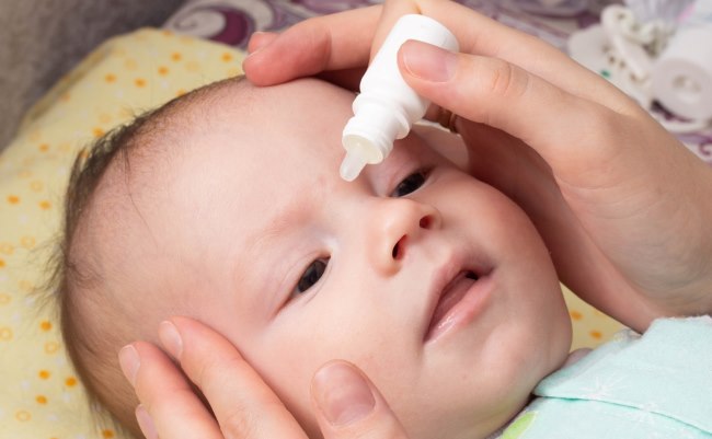 5 Obat Sakit Mata untuk Bayi yang Aman - Alodokter