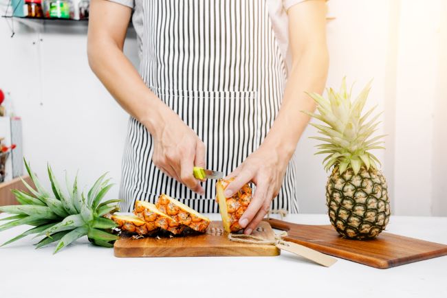Beragam Manfaat Buah Nanas untuk Pria - Alodokter