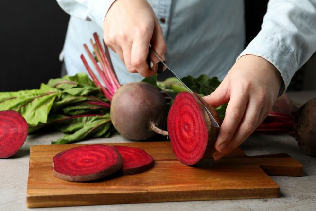 Manfaat Buah Bit untuk Wanita, Bikin Kulit Glowing sampai Cegah Anemia - Alodokter