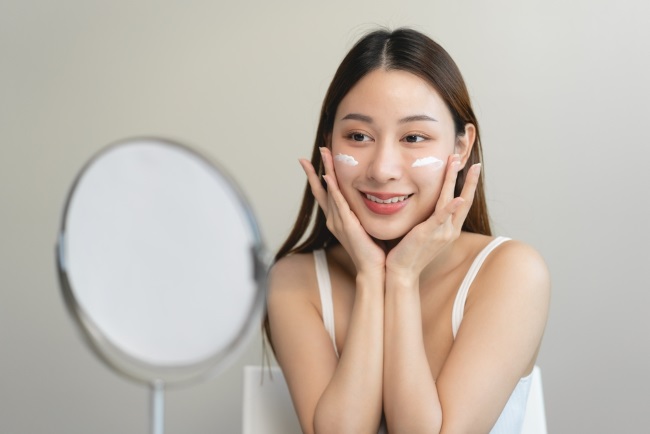 7 Cream Wajah yang Aman untuk Semua Jenis Kulit - Alodokter