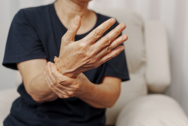 Tangan Sering Kebas, Ketahui 6 Penyebab dan Cara Mengatasinya - Alodokter