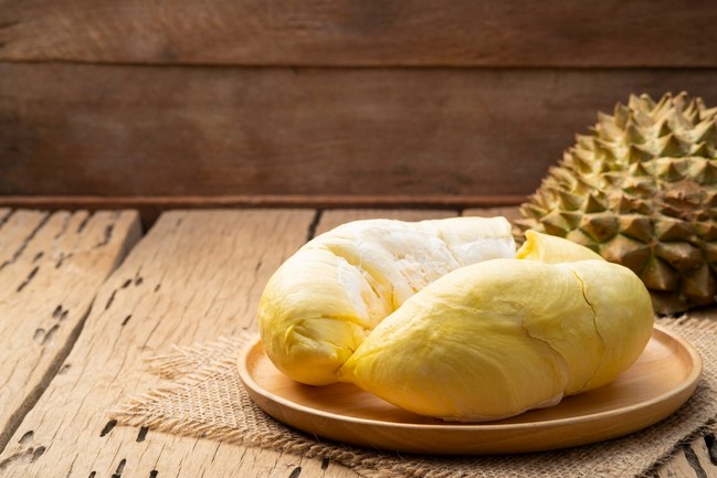 Peeled,Durian,Fruit,On,Wooden,Plate,With,Copy,Space