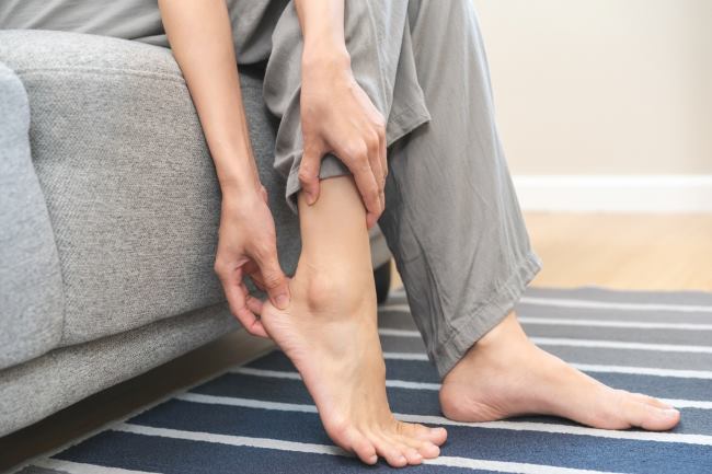Tumit Kaki Sakit, Inilah Penyebab dan Cara Mengatasinya - Alodokter