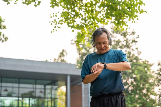 Pentingnya Memantau Tekanan Darah Rutin demi Kesehatan Tubuh - Alodokter